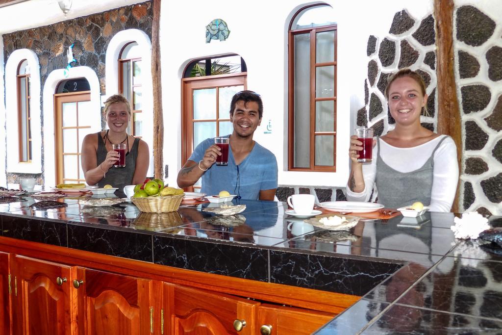 Hotel Coloma Galapagos Пуэрто-Айора Экстерьер фото